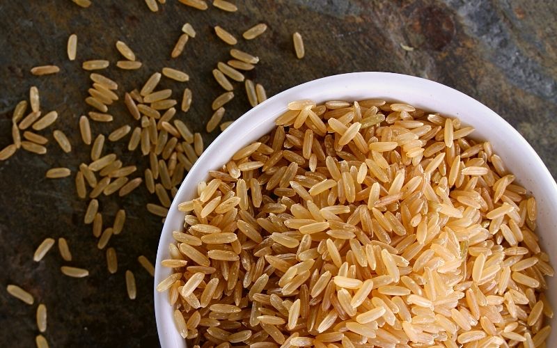 Brown rice is less polished rice and contains more fiber than polished rice.